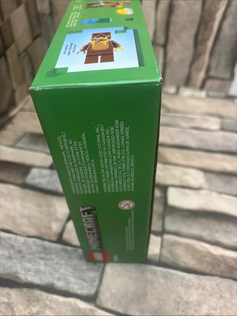 LEGO Minecraft Bee Cottage Set with Yellow and Green Elements